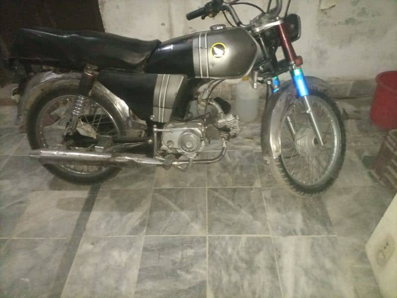 I have motorcycle 13 model Whatsapp number 0/ 3/17/97/410/60 5