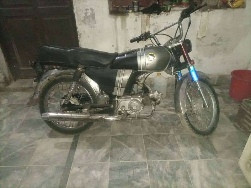 I have motorcycle 13 model Whatsapp number 0/ 3/17/97/410/60 9