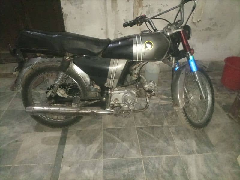 I have motorcycle 13 model Whatsapp number 0/ 3/17/97/410/60 10