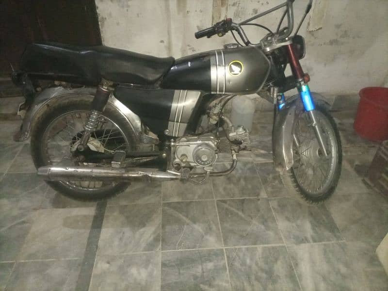 I have motorcycle 13 model Whatsapp number 0/ 3/17/97/410/60 11