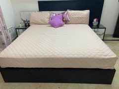 "Elegant Wooden Bed Set – 6 Months Used, Perfect Craft, For Sale"