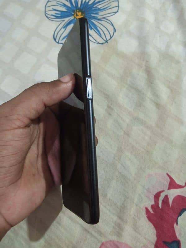 Oppo A16 4/64 with box and charger (lady ka used hua ha) 2