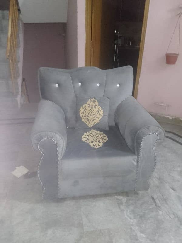 bedroom and lounge furniture for urgent sale 4