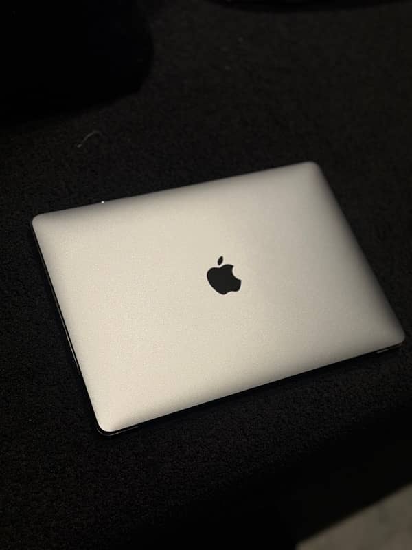 MacBook Pro 2020 M1 | 8GB RAM | 256GB SSD 4