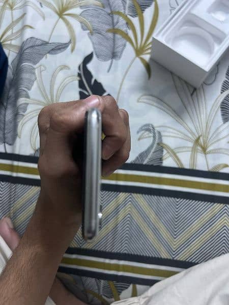 iphone x 256 gb pta approve white colour 2