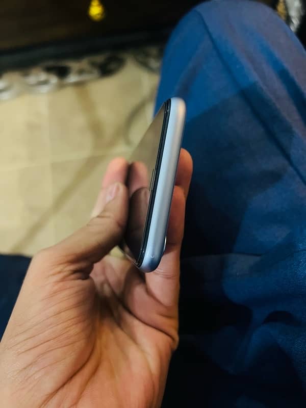 iPhone XR non PTA 4