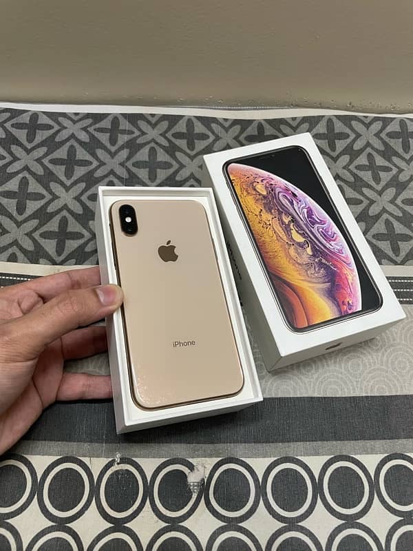 iPhone xs and xr 64GB factory unlocked sealed with box 1