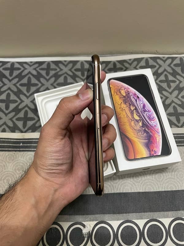 iPhone xs and xr 64GB factory unlocked sealed with box 3