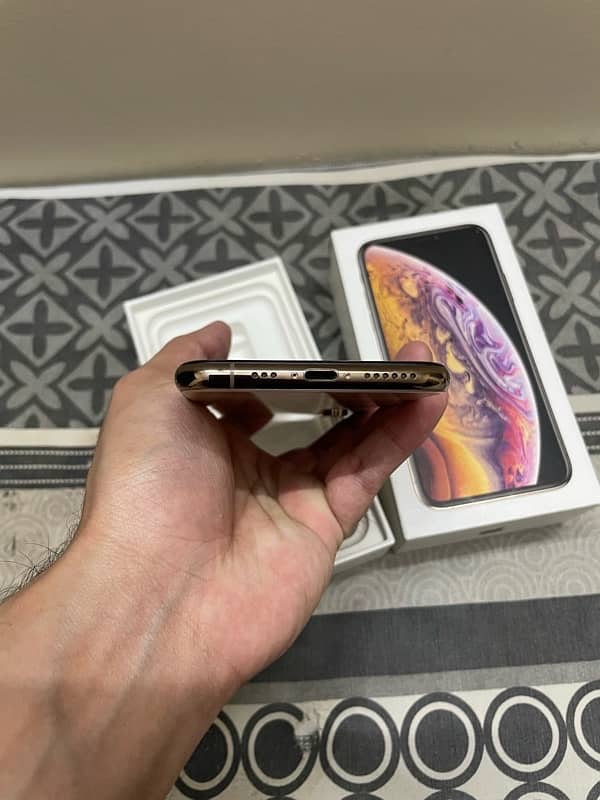 iPhone xs and xr 64GB factory unlocked sealed with box 4