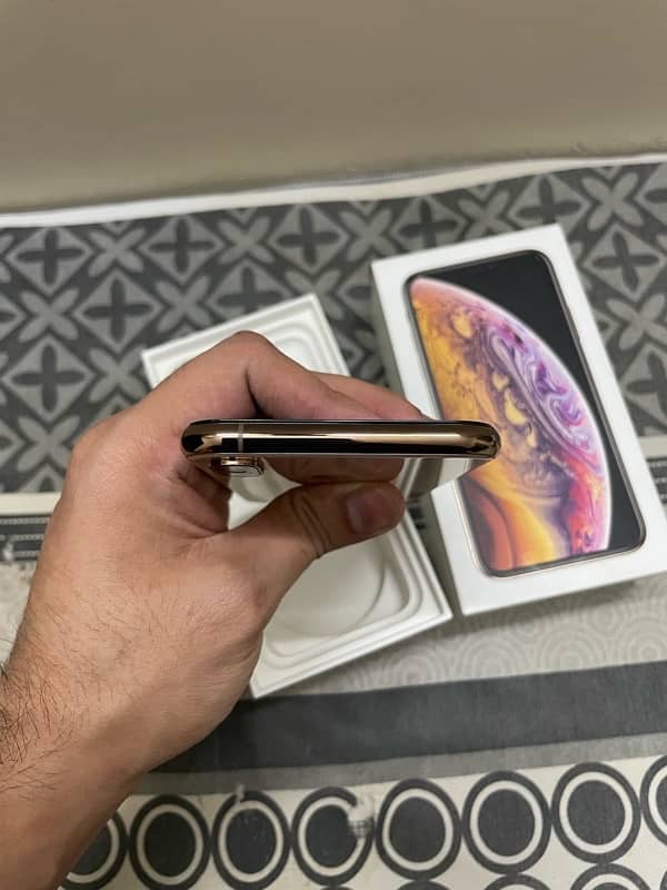 iPhone xs and xr 64GB factory unlocked sealed with box 5