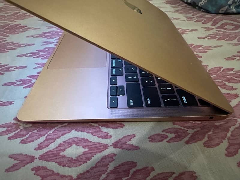 Macbook air Gold 3