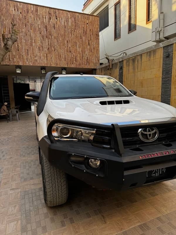 Toyota Hilux Revo 2017 1