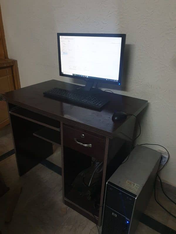 gaming PC/workstation with complete setup 1