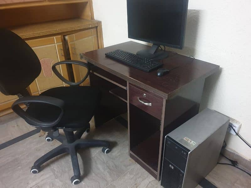 gaming PC/workstation with complete setup 13