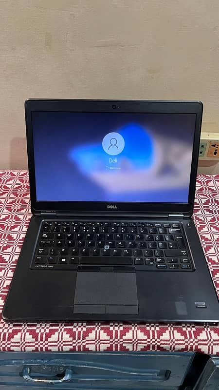 Laptop Dell core i3 5th gen 128Gb SSD 4GB RAM 10