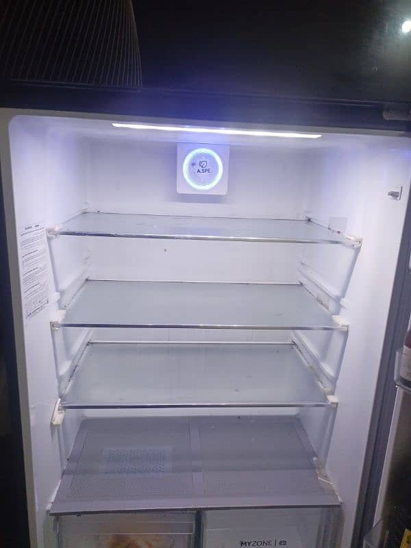 fridge is n new condition 1