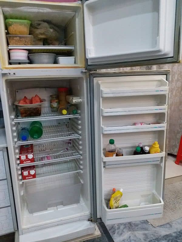 Dawlance Medium Fridge 4