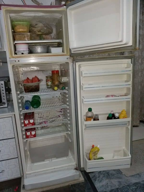 Dawlance Medium Fridge 5