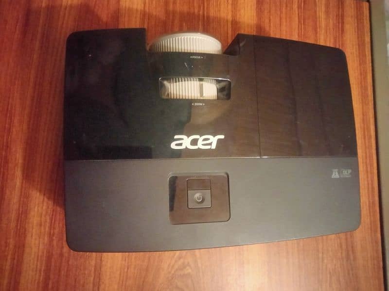 Projector. . . Acer X113p 1