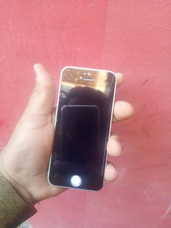 I phone 5s phone with out box and charger 10 by 10 Condition 1