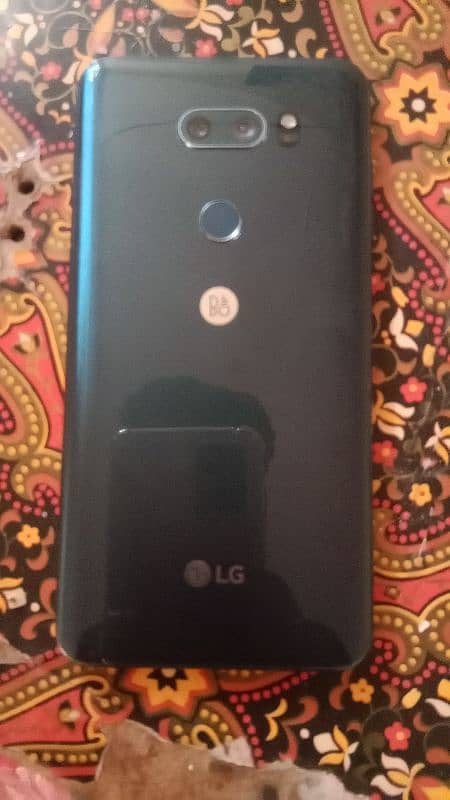 lg v30 thinq lush condition 1