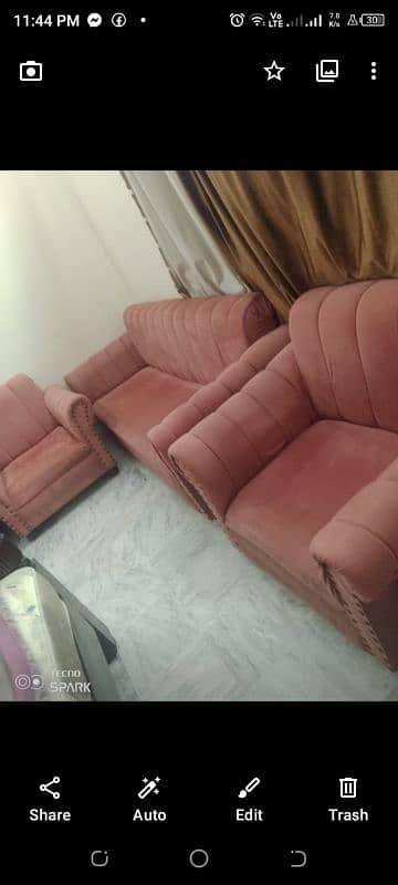 5 seater Chesterfield sofa 3