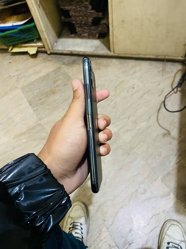 iPhone 11 Pro Max 64gb 5