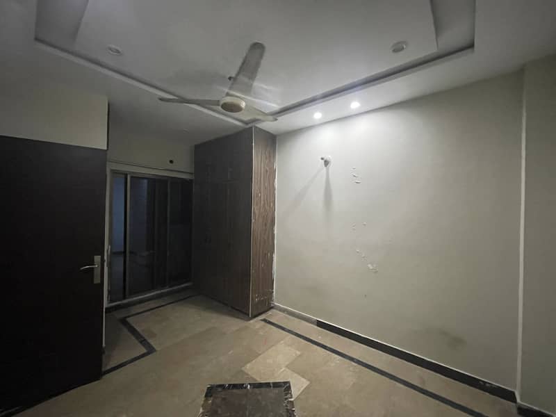 5 MARLA FULL HOUSE FOR RENT IN JOHAR TOWN NEAR TO EMPORIUM MALL 15