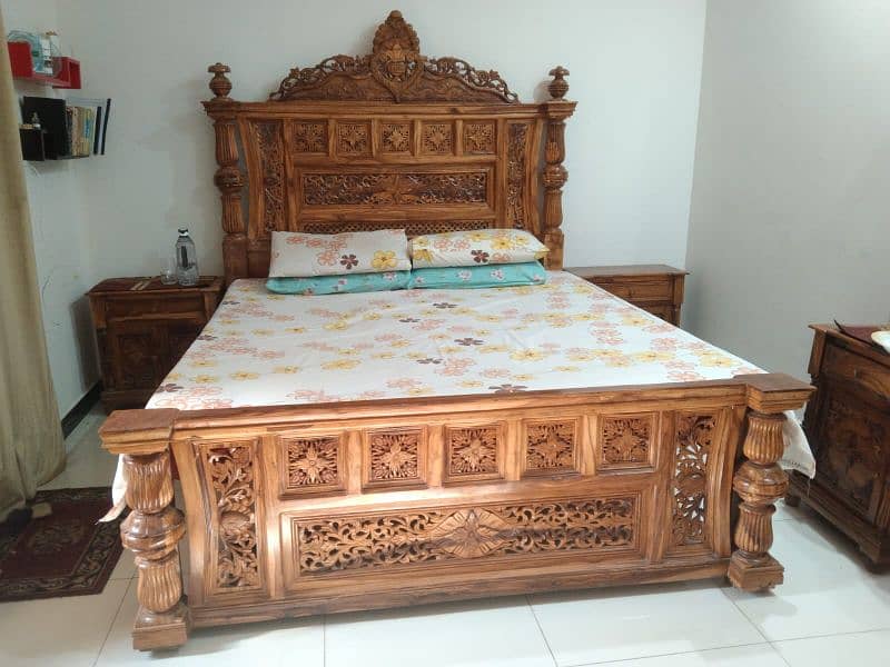 Chinioti Bed with dressing 5