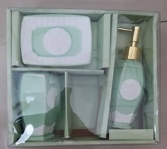 Bathroom Set (3Pcs). Greenish 3