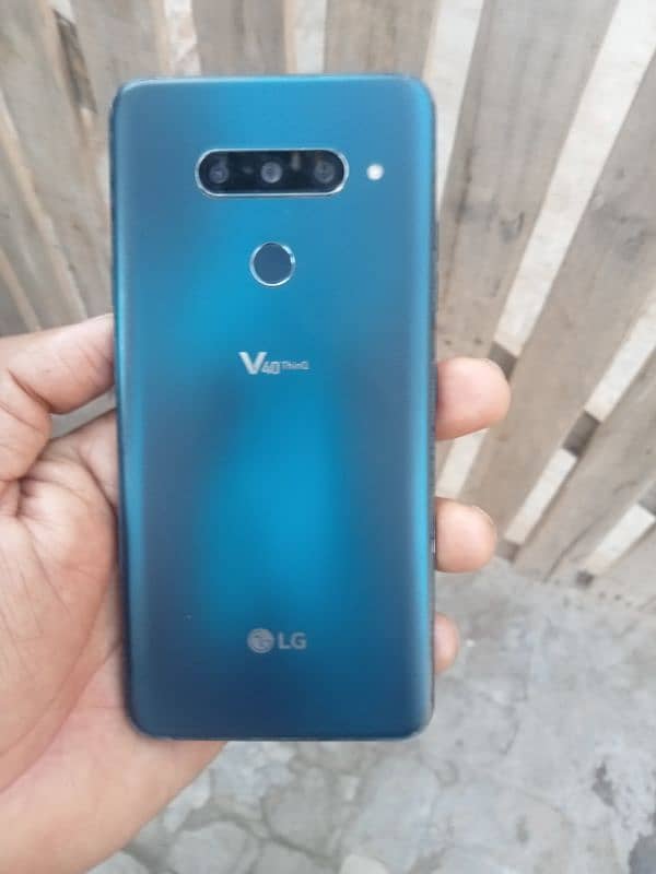 LG v40thinq 1