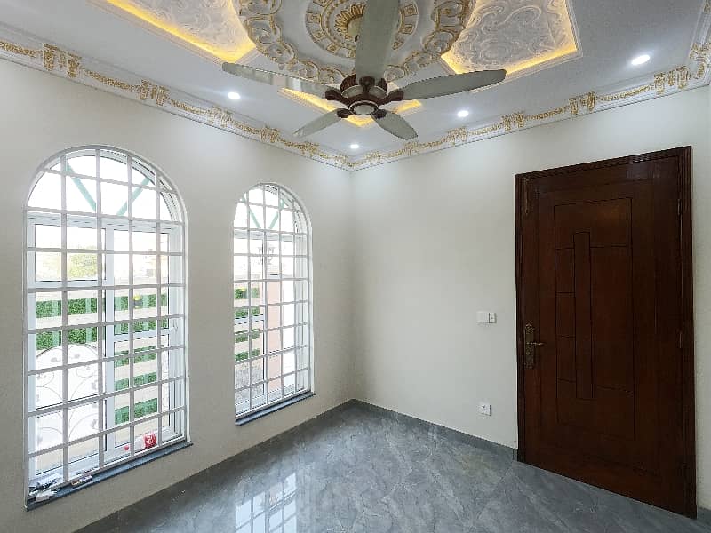 Spacious Prime Location 5 Marla House Available For Sale In Central Park - Block A 7