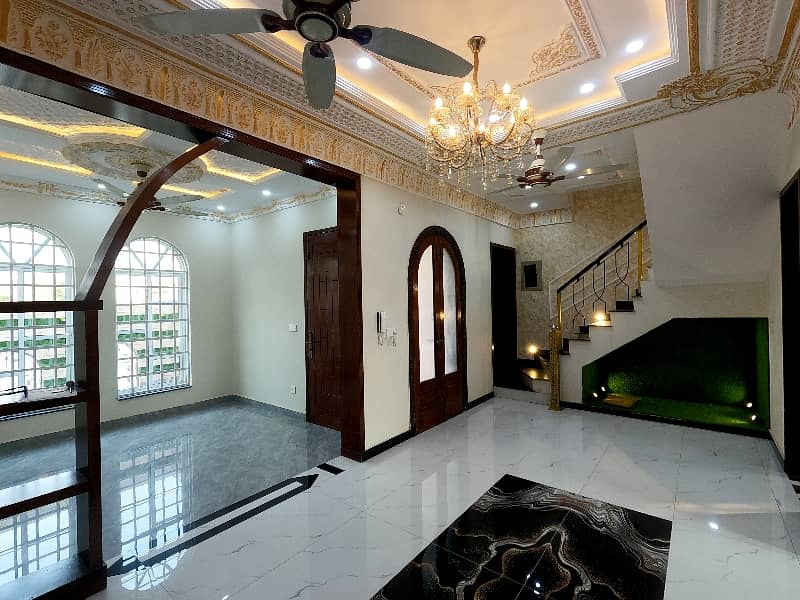 Spacious Prime Location 5 Marla House Available For Sale In Central Park - Block A 9