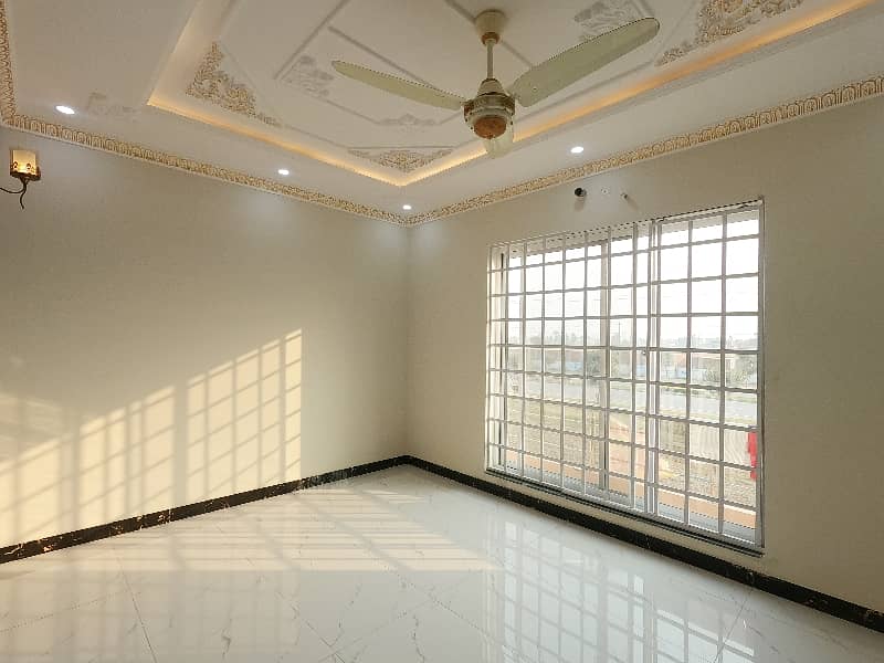 Spacious Prime Location 5 Marla House Available For Sale In Central Park - Block A 25