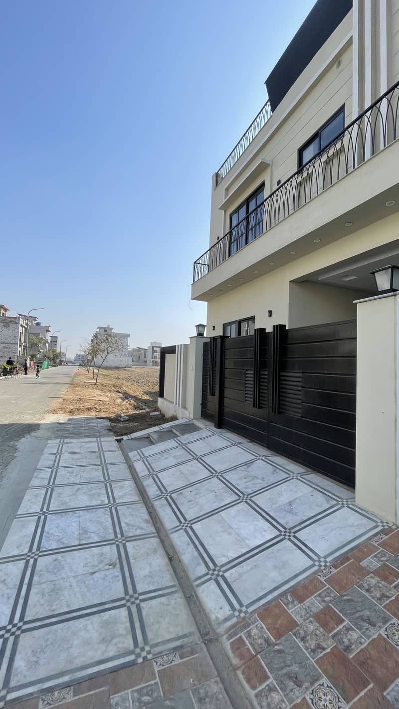 Prime Location 5 Marla House In Ferozepur Road Best Option 0