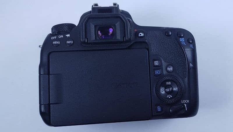 Canon 77D 4