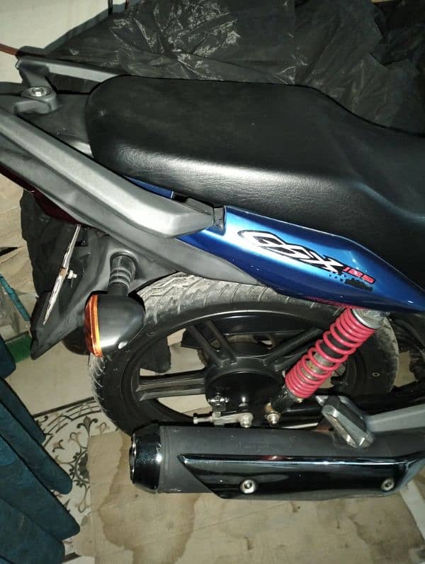 Suzuki GXS 125 excellent condition 3