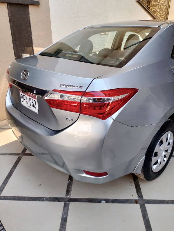 Toyota Corolla GLI 2015/2016 manual bumper to bumper orignal 2