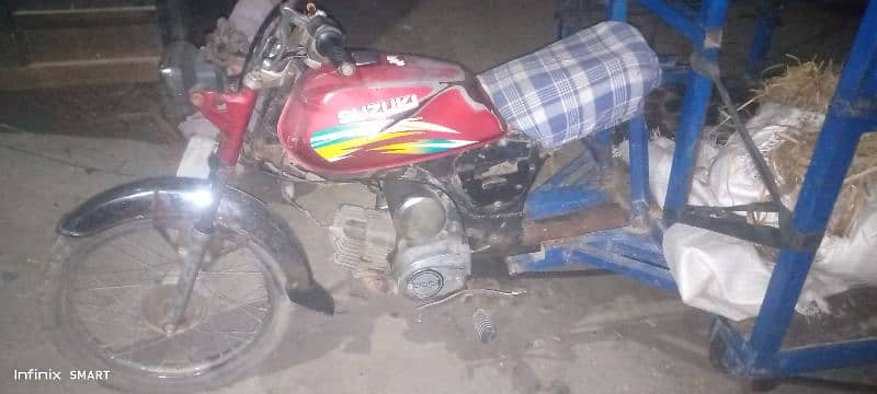 Suzuki 2 stroke 100 cc rickshaw full channel body 0