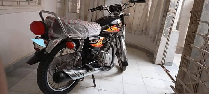 Honda CG 125 for sale 03*25*99*30*677. contact my. WhatsApp on 0