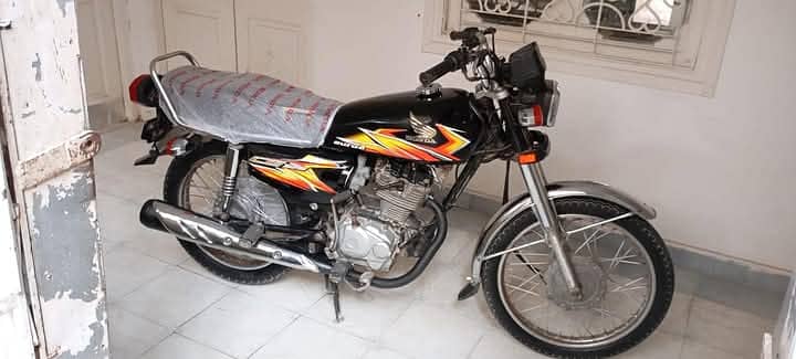 Honda CG 125 for sale 03*25*99*30*677. contact my. WhatsApp on 2