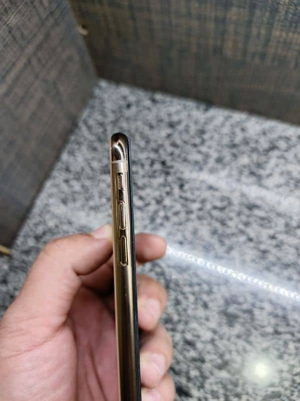 I Phone XS Max 256 Non Pta , 10/10 Condition 3