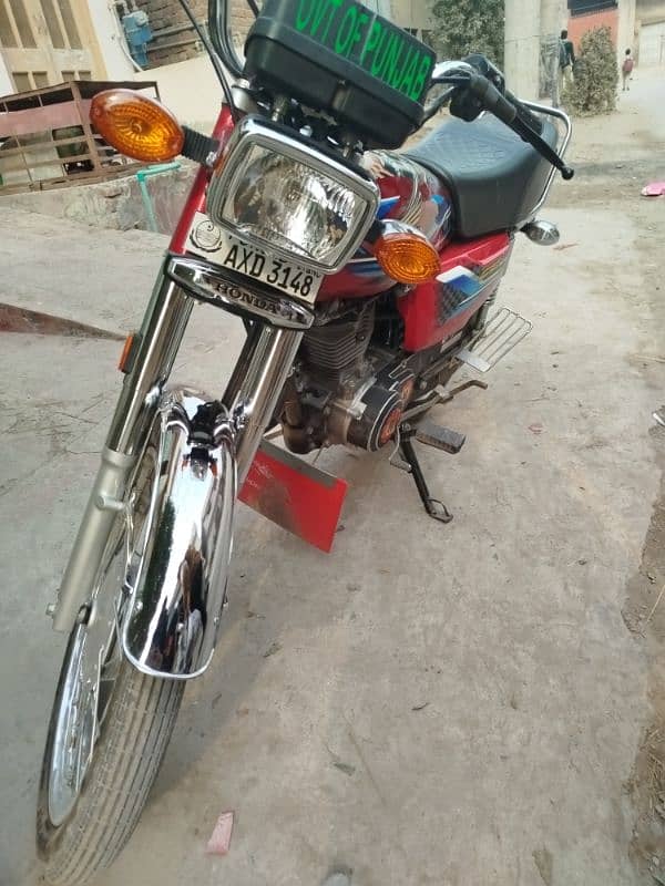 Honda 125 is in good condition 4