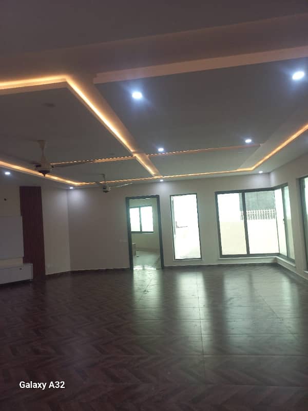 Ground portion + basement for rent 12