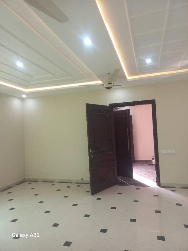 Ground portion + basement for rent 19