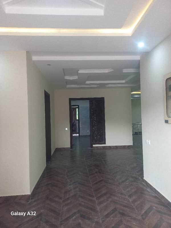 Ground portion + basement for rent 21