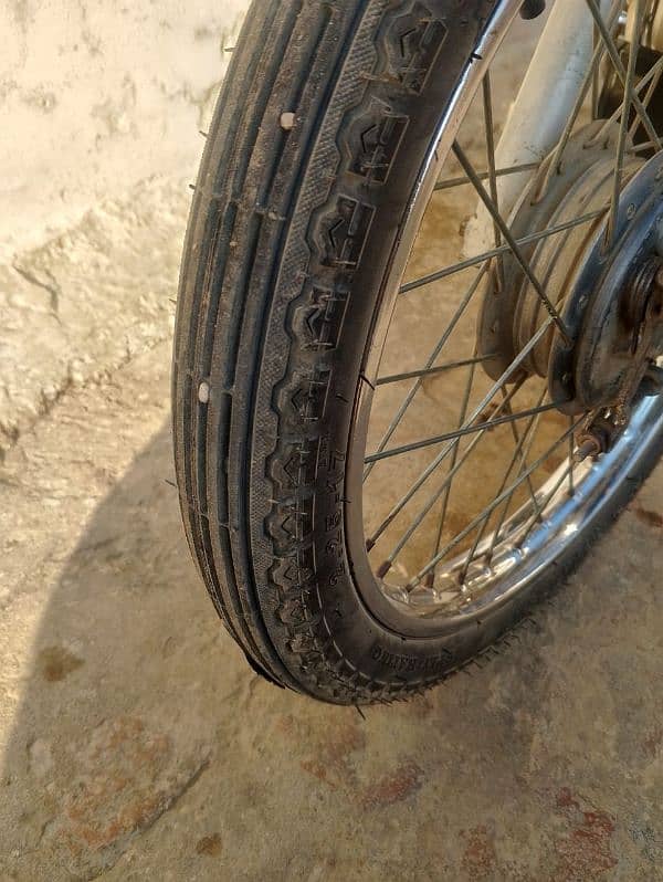 new tyre new garari set Engine ok koi kam nhi hai bike main 1