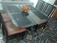 4 seater best dinning table in 9/10 condition