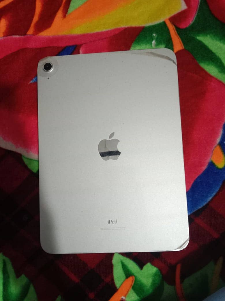 Ipad 10th generation 64 gb Wifi Silver colour, box and charger 1