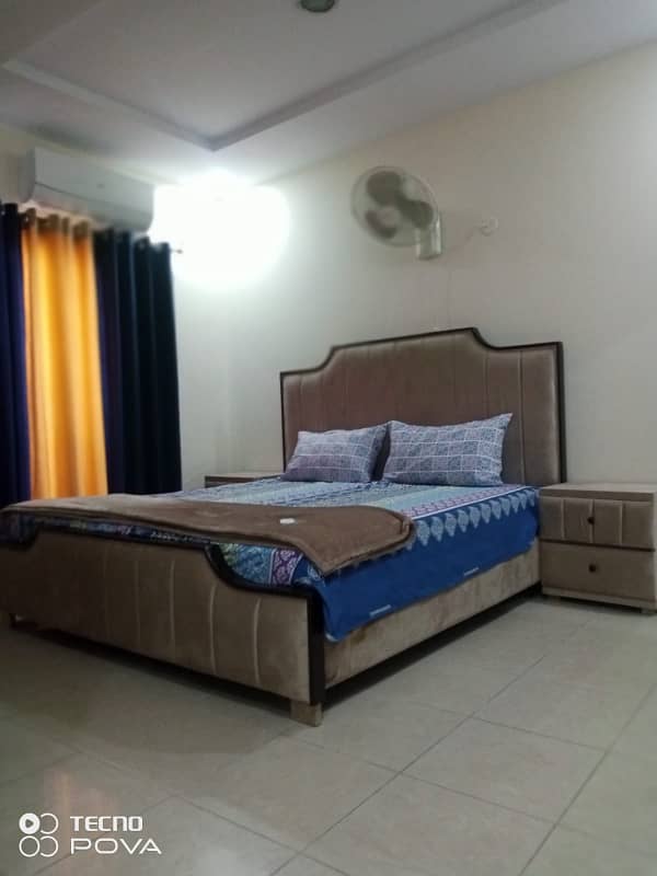 Par Day short time Two BeD Room apartment Available for rent in Bahria town phase 4 and 6 empire Heights 2 Family apartment 7